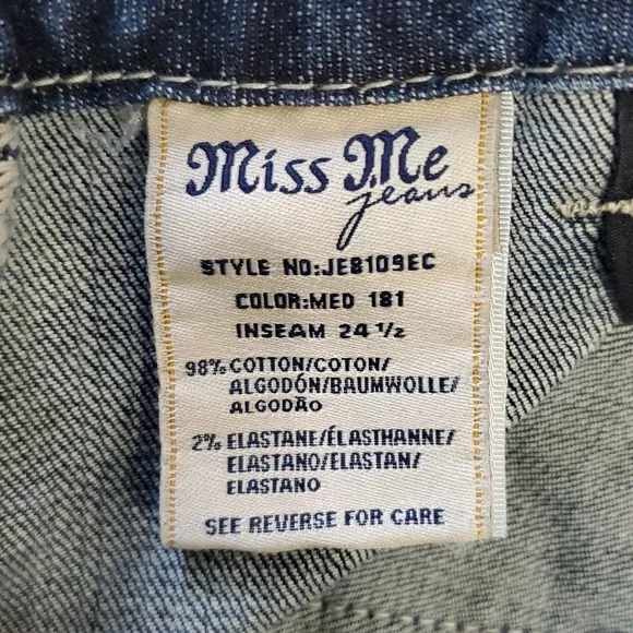 Women's Miss Me Crop Blue Jeans - Picture 9 of 11
